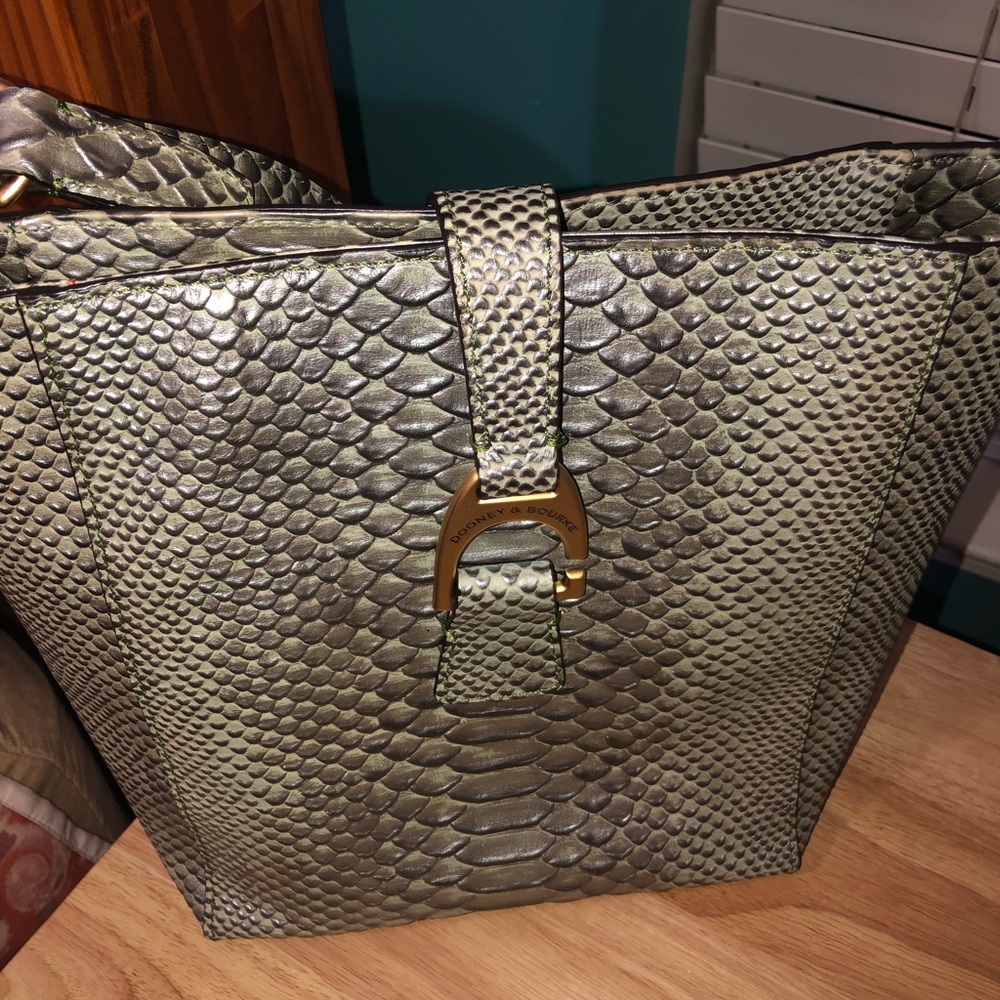 Dooney & Bourke 💚🌟Beautiful mint green , snake skin material!